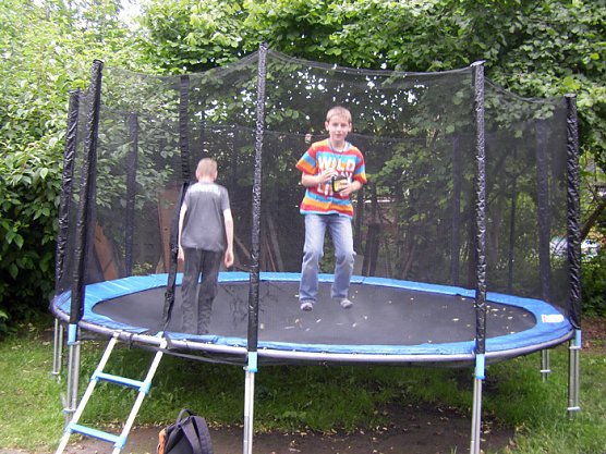 "Trampolinspaß im JuST" (Foto: Just Sondershausen) "Trampolinspaß im JuST" (Foto: Just Sondershausen)