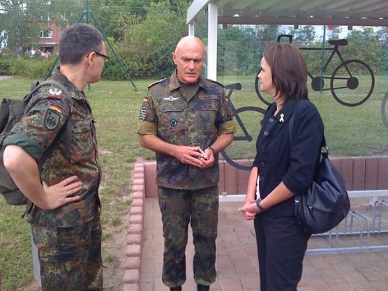 Gespräch mit General (Foto: privat) Gespräch mit General (Foto: privat)
