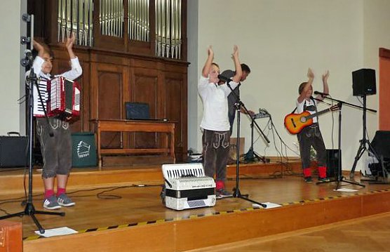 Wieder Treff der Generationen (Foto: Karl-Heinz Herrmann)