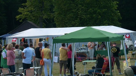 Der Possen bellt (Foto: Karl-Heinz Herrmann)