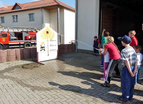 Schon flei&szlig;ig gel&ouml;scht (Foto: Karl-Heinz Herrmann)