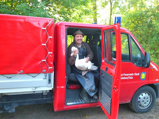 Die Feuerwehr hilft (Foto: Carina Sorber)