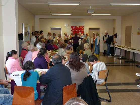 Andrang in der K&uuml;che (Foto: Karl-Heinz Herrmann)