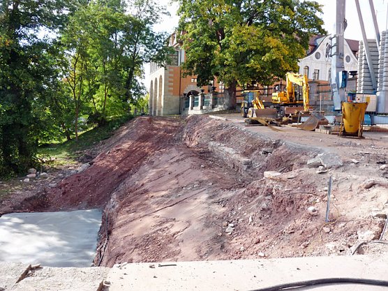 Bau Zwingermauer (Foto: Karl-Heinz Herrmann) Bau Zwingermauer (Foto: Karl-Heinz Herrmann)