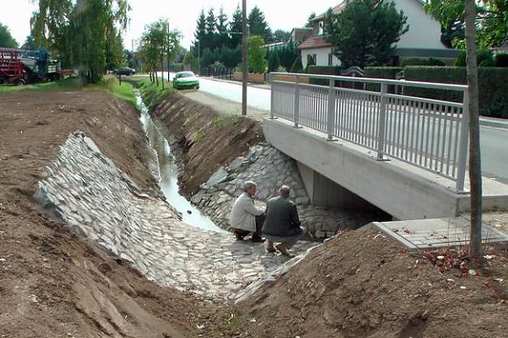 Br&uuml;cke &uuml;bergeben (Foto: Karl-Heinz Herrmann)