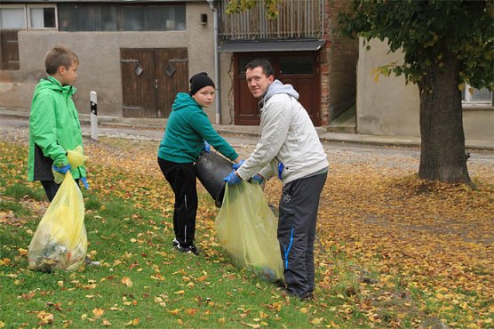 Volltreffer gegen Abfall (Foto: VfB Oldisleben)