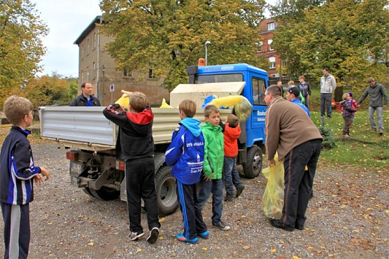 Volltreffer gegen Abfall (Foto: VfB Oldisleben)