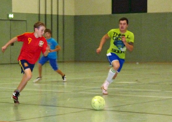 Fußball-Kick bis in die Nacht (Foto: Karl-Heinz Herrmann) Fußball-Kick bis in die Nacht (Foto: Karl-Heinz Herrmann)