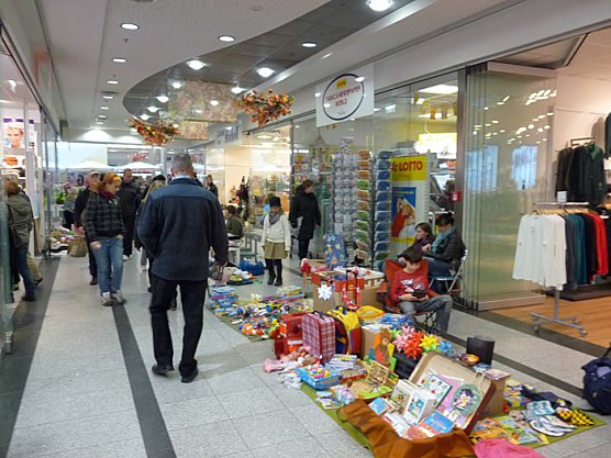 Heftiger Ansturm (Foto: Karl-Heinz Herrmann)