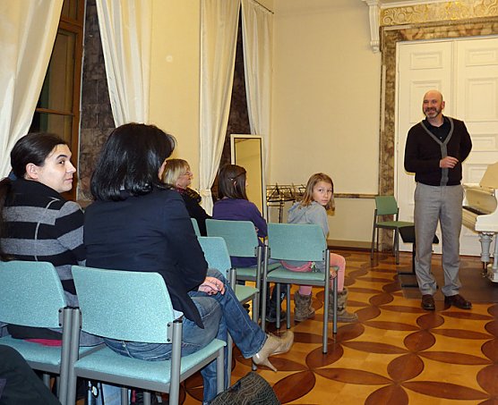 Ästhetik herabhängender Tapeten (Foto: Karl-Heinz Herrmann) Ästhetik herabhängender Tapeten (Foto: Karl-Heinz Herrmann)