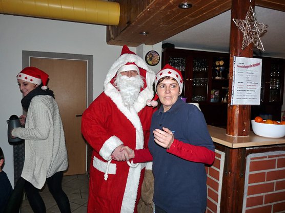 Überraschungen vom Weihnachtsmann (Foto: Karl-Heinz Herrmann) Überraschungen vom Weihnachtsmann (Foto: Karl-Heinz Herrmann)