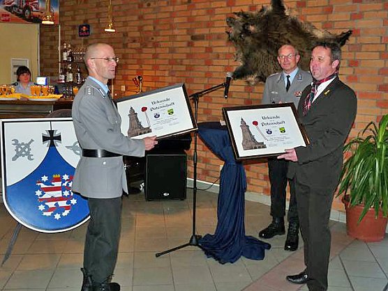 Patenschaft besiegelt (1) (Foto: Karl-Heinz Herrmann)