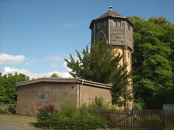 Aufr&auml;umen am Bahnhof Sondershausen (Foto: Karl-Heinz Herrmann)