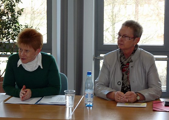 Diskussion zu NSU (Foto: Karl-Heinz Herrmann) Diskussion zu NSU (Foto: Karl-Heinz Herrmann)