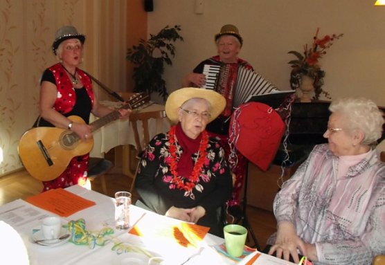 Kr&auml;ppel, Show und gute Laune (Foto: T. Leipold)