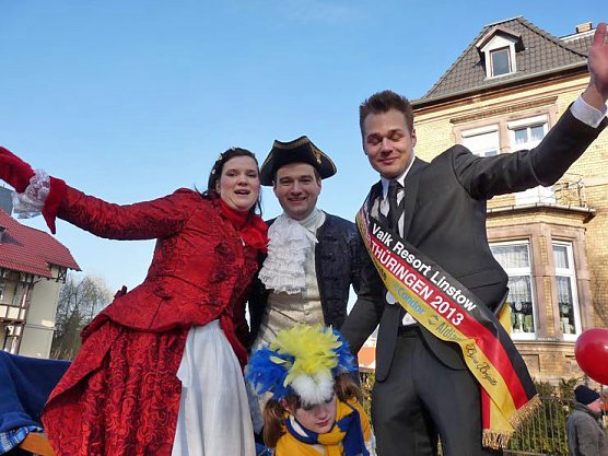 Was für ein Umzug (1) (Foto: Karl-Heinz Herrmann) Was für ein Umzug (1) (Foto: Karl-Heinz Herrmann)