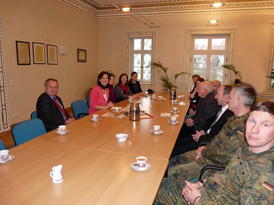 Spendenschecks &uuml;berreicht (Foto: Karl-Heinz Herrmann)