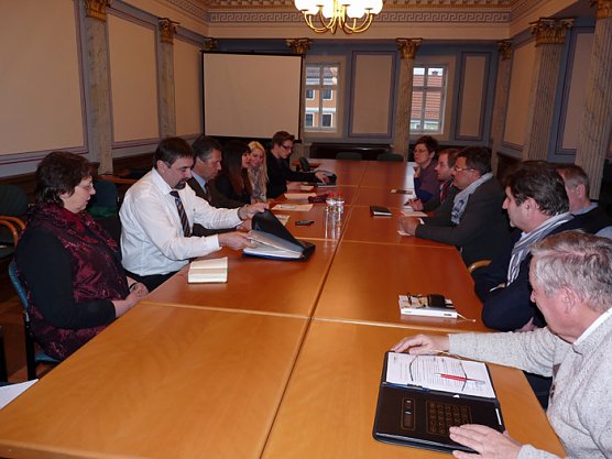 Fachsimpelei unter Experten (Foto: Karl-Heinz Herrmann) Fachsimpelei unter Experten (Foto: Karl-Heinz Herrmann)