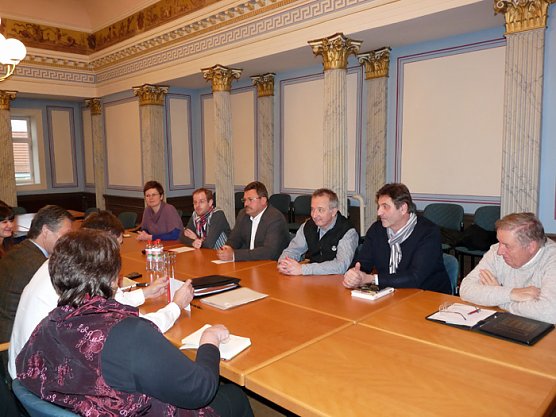 Fachsimpelei unter Experten (Foto: Karl-Heinz Herrmann) Fachsimpelei unter Experten (Foto: Karl-Heinz Herrmann)