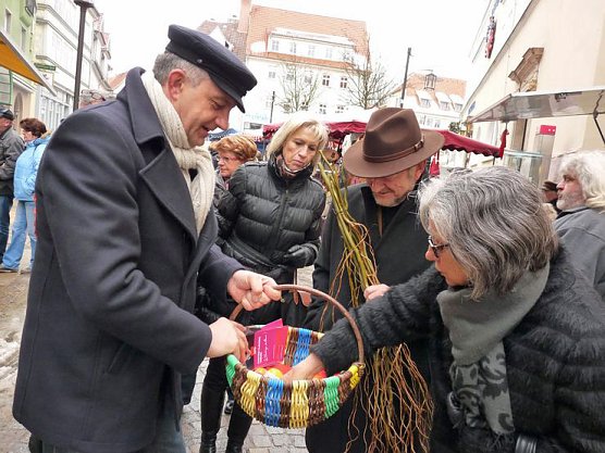 Oster- oder doch Weihnachtsmarkt? (Foto: Karl-Heinz Herrmann)
