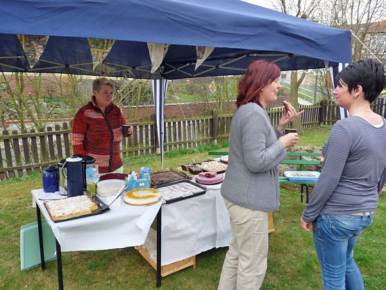 Tonnenweise Papier (Foto: Karl-Heinz Herrmann) Tonnenweise Papier (Foto: Karl-Heinz Herrmann)