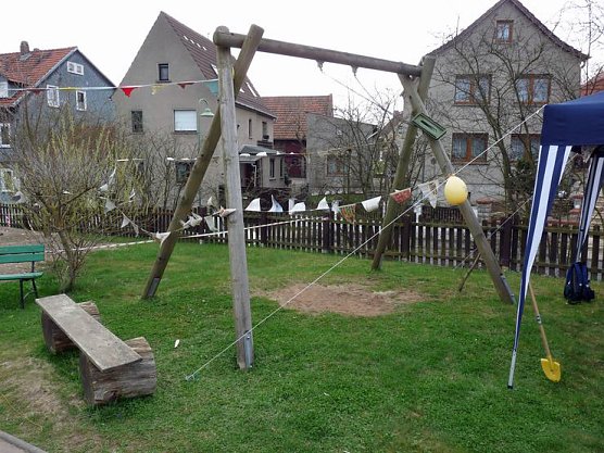 Tonnenweise Papier (Foto: Karl-Heinz Herrmann) Tonnenweise Papier (Foto: Karl-Heinz Herrmann)