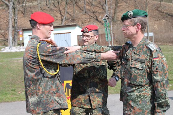 Kompanieübergabe 1./Logistikbataillon 131 (Foto: Bundeswehr Bad Frankenhausen) Kompanieübergabe 1./Logistikbataillon 131 (Foto: Bundeswehr Bad Frankenhausen)
