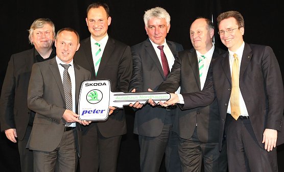 Schl&uuml;ssel&uuml;bergabe (Foto: nnz)