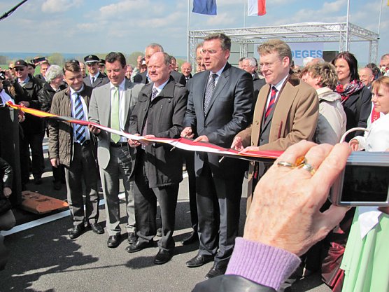 Verkehrsfreigabe A 71 perfekt (Foto: Bernd Müller) Verkehrsfreigabe A 71 perfekt (Foto: Bernd Müller)