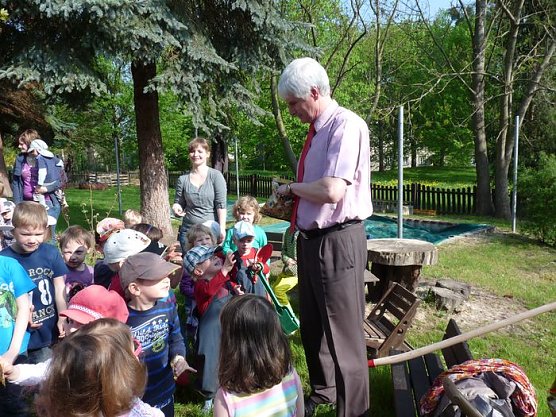 Baum gepflanzt und mehr (Foto: Karl-Heinz Herrmann) Baum gepflanzt und mehr (Foto: Karl-Heinz Herrmann)
