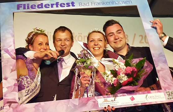 Wahl der Fliederkönigin (Foto: Karl-Heinz Herrmann) Wahl der Fliederkönigin (Foto: Karl-Heinz Herrmann)