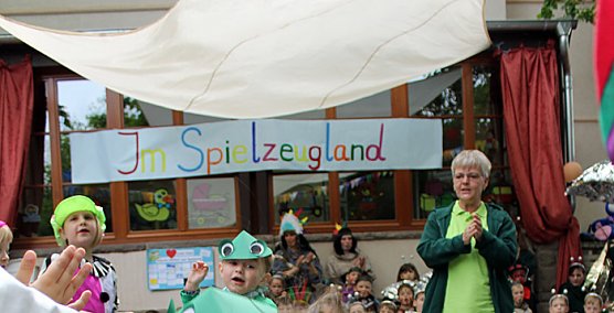 Straßenfest Kindervilla (Foto: Kindervilla Bad Frankenhausen) Straßenfest Kindervilla (Foto: Kindervilla Bad Frankenhausen)