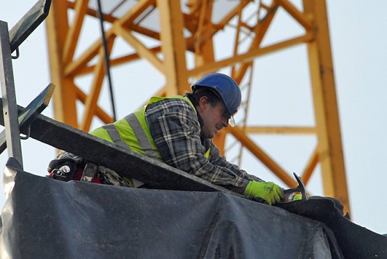 Jetzt Lohn-Check machen: (Foto: IG Bau) Jetzt Lohn-Check machen: (Foto: IG Bau)
