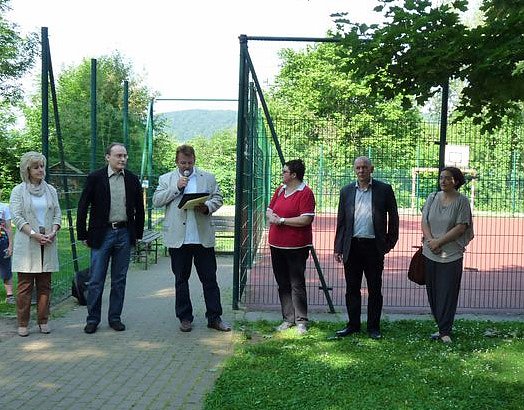 Bolzplatz wird verbessert (Foto: Karl-Heinz Herrmann) Bolzplatz wird verbessert (Foto: Karl-Heinz Herrmann)