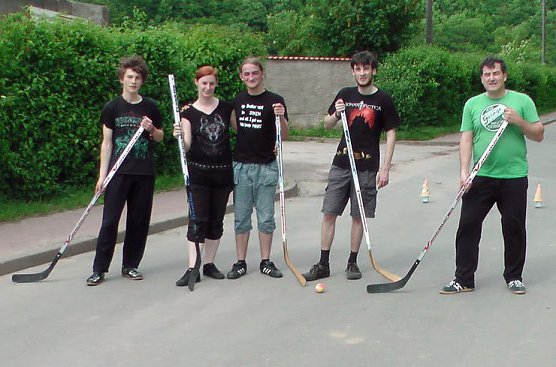 Stra&szlig;enhockey (Foto: Karl-Heinz Herrmann)
