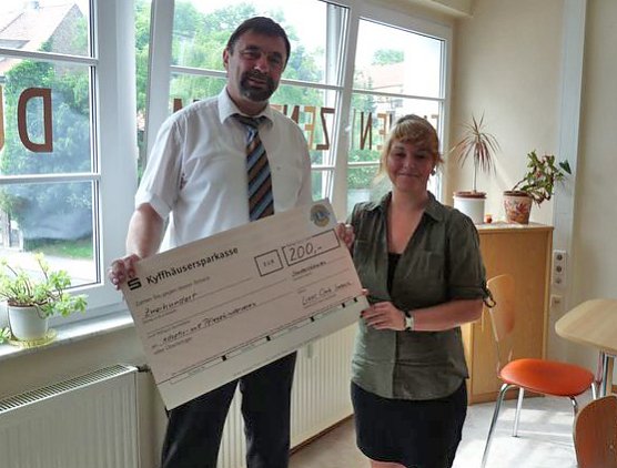 Spende f&uuml;r Pflegestammtisch (Foto: Karl-Heinz Herrmann)