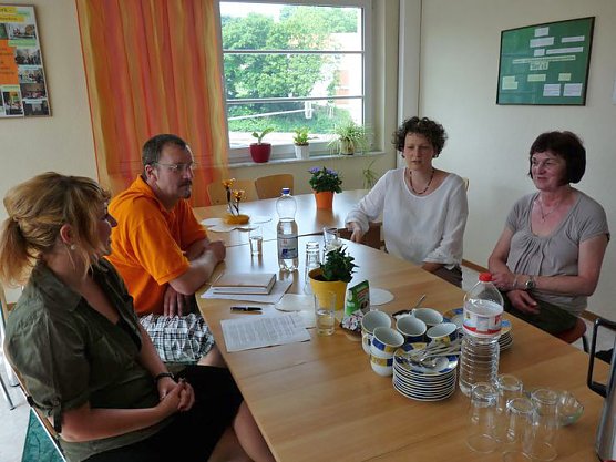 Spende f&uuml;r Pflegestammtisch (Foto: Karl-Heinz Herrmann)