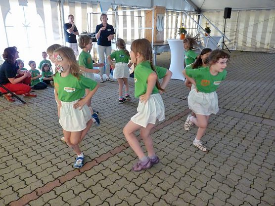 Auftakt am Königsstuhl (Foto: Karl-Heinz Herrmann) Auftakt am Königsstuhl (Foto: Karl-Heinz Herrmann)