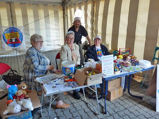 Auftakt am Königsstuhl (Foto: Karl-Heinz Herrmann) Auftakt am Königsstuhl (Foto: Karl-Heinz Herrmann)