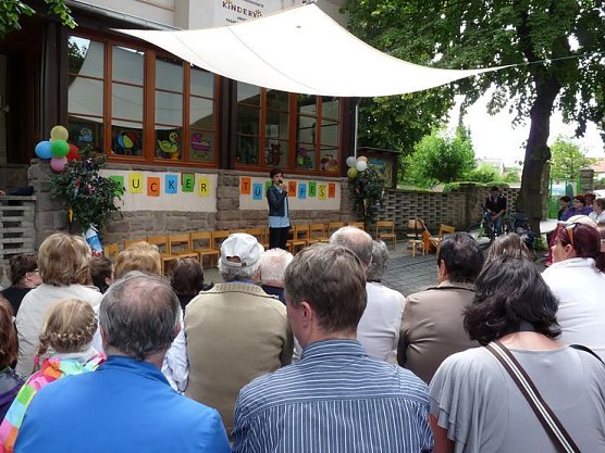 Tanz unterm Zuckert&uuml;tenbaum (Foto: Karl-Heinz Herrmann)