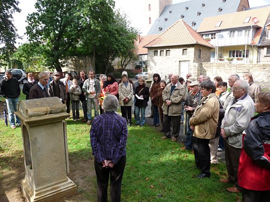 Restauration Grabmal (Foto: Karl-Heinz Herrmann)