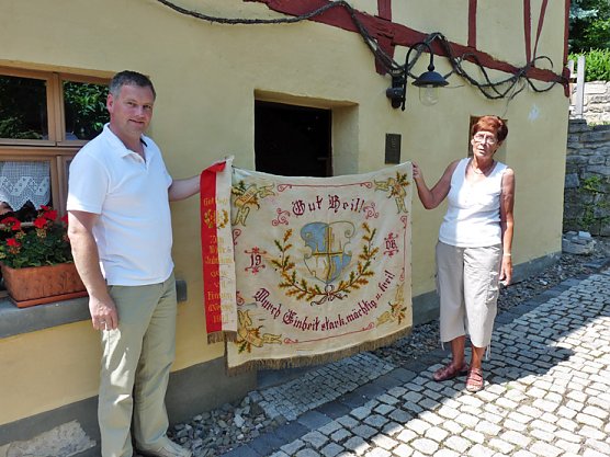 Historische Fahne (Foto: Karl-Heinz Herrmann)