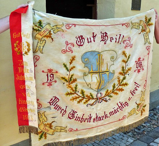Historische Fahne (Foto: Karl-Heinz Herrmann)