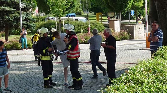 Gro&szlig;einsatz am Krankenhaus (Foto: Karl-Heinz Herrmann)
