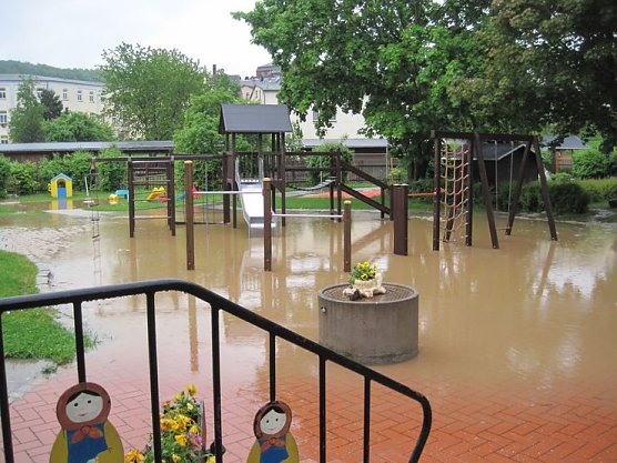 Katastrophensch&uuml;tzer &uuml;bergaben Spende (Foto: G&uuml;nter Herting)