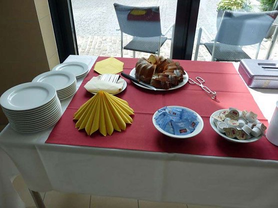 Kaffee und Kuchen (2) (Foto: Karl-Heinz Herrmann) Kaffee und Kuchen (2) (Foto: Karl-Heinz Herrmann)