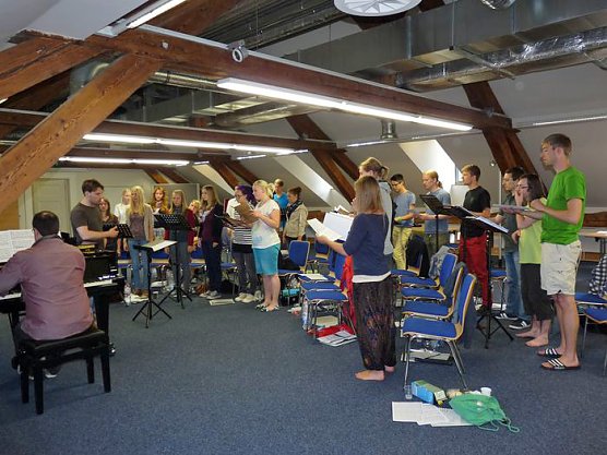 Beim Proben vorbeigeschaut (Foto: Karl-Heinz Herrmann) Beim Proben vorbeigeschaut (Foto: Karl-Heinz Herrmann)