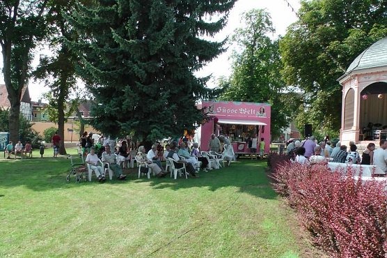 Flucht in den Schatten, (Foto: Karl-Heinz Herrmann) Flucht in den Schatten, (Foto: Karl-Heinz Herrmann)