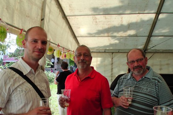 Flucht in den Schatten, (Foto: Karl-Heinz Herrmann) Flucht in den Schatten, (Foto: Karl-Heinz Herrmann)