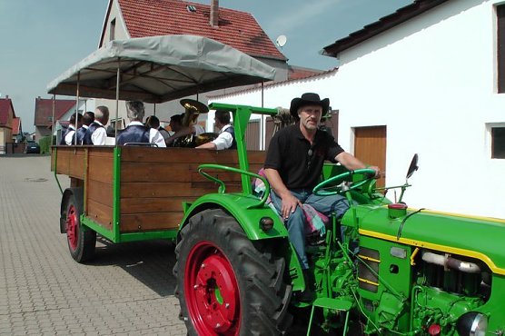 Mit Umzug gefeiert (Foto: Karl-Heinz Herrmann) Mit Umzug gefeiert (Foto: Karl-Heinz Herrmann)